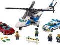 Lego City helikopter, polisbil, röd sportbil och figurer redo för action.