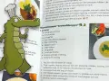 En glad krokodilkock med en sked i handen presenterar receptet på "Krokodilsoppa". En perfekt rese potta för små äventyrare!
