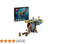 En detaljerad lego ubåt med en cockpit och propellrar, redo för djupdykning.