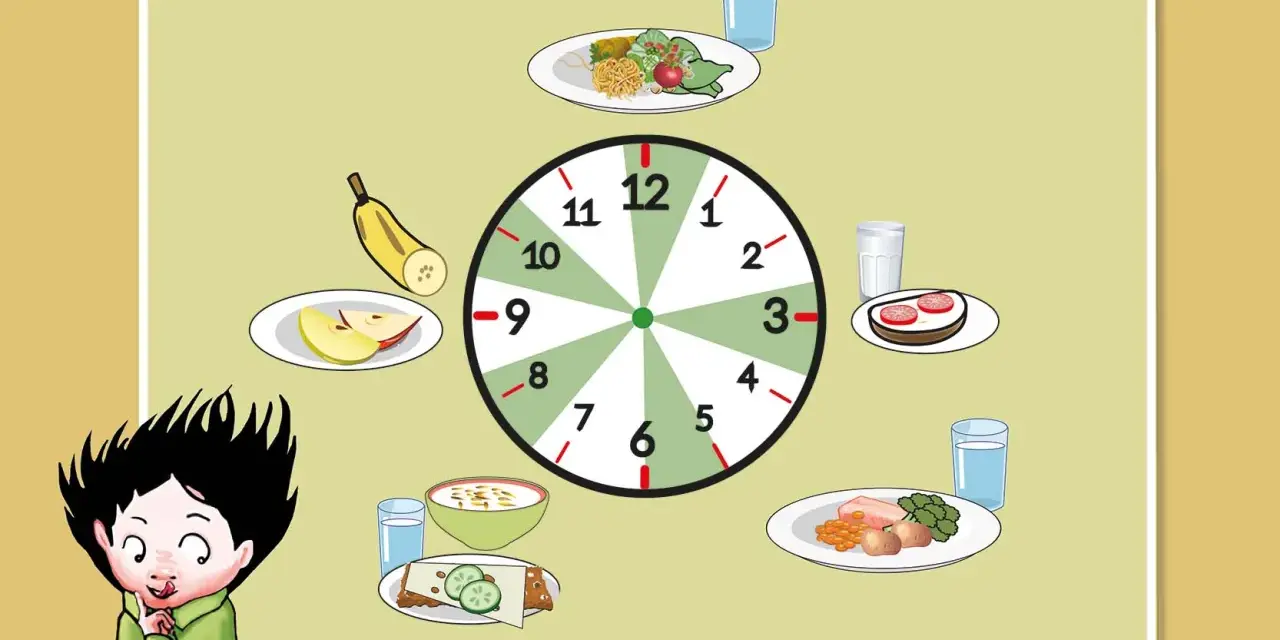 En illustration som visar en klocka med mat runt omkring, som en matschema för en 8 månaders bebis. En glad bebis tittar på maten.