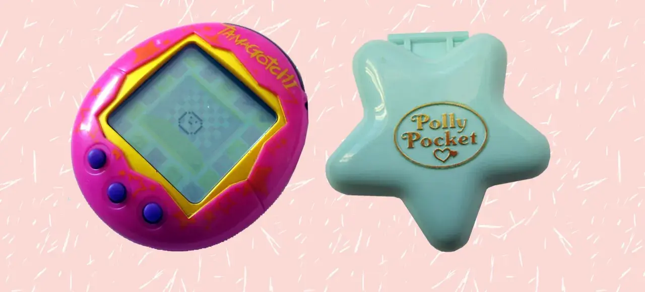 En rosa Tamagotchi och en mintgrön Polly Pocket-stjärna, två populära leksaker från 90-talet.