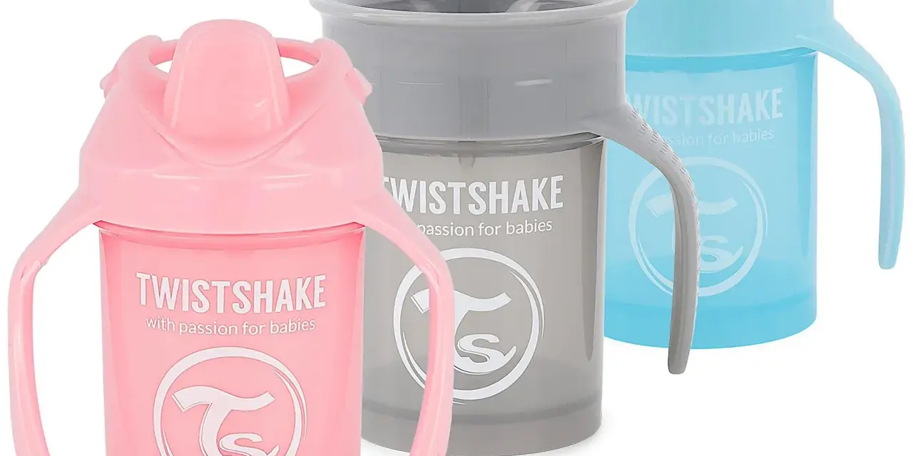 Tre Twistshake 360-muggar i rosa, grått och blått. Perfekta för små barn som lär sig dricka själva.