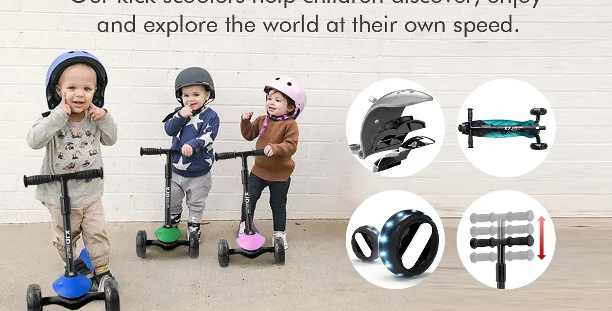 Tre barn med hjälm njuter av sina hopfällbara sparkcyklar. Bilden visar även detaljer som hjul och justerbart styre.
