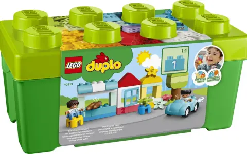 LEGO Duplo 10913 låda med byggklossar och figurer som leker i en stadsmiljö.