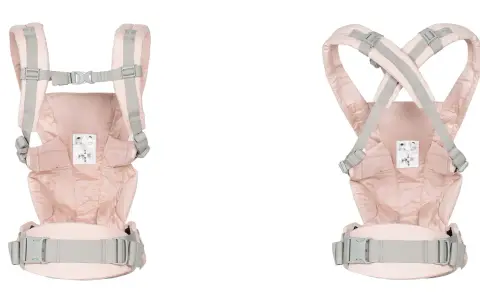 Två rosa bärselar, en framifrån och en bakifrån, visar hur Ergobaby Omni Dream ger bekväm bärning för ditt barn.