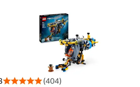 En detaljerad lego ubåt med en cockpit och propellrar, redo för djupdykning.