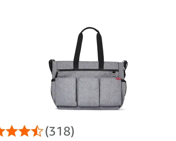 Grå Skip Hop Duo Signature skötväska med många fack. Perfekt för att organisera allt för bebisen.