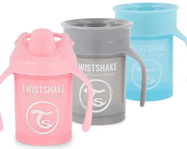 Tre Twistshake 360-muggar i rosa, grått och blått. Perfekta för små barn som lär sig dricka själva.