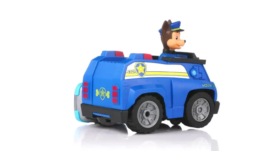 En blå Paw Patrol gåbil med Chase redo för äventyr.
