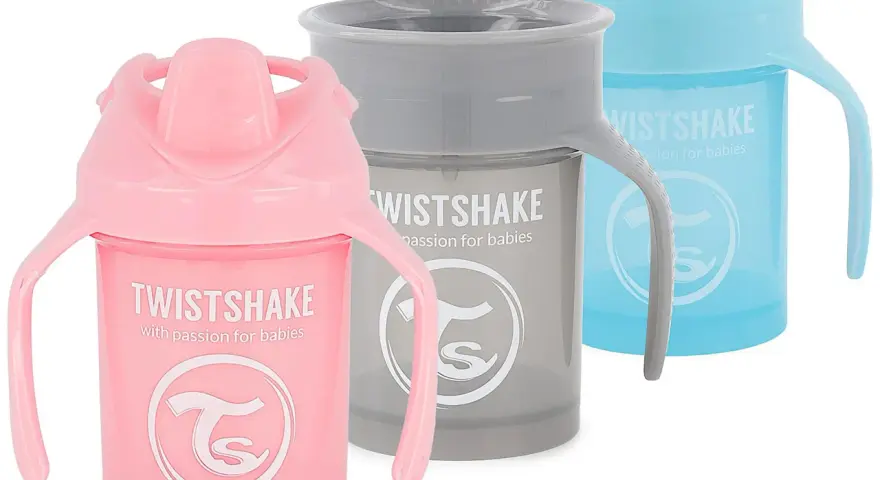 Tre Twistshake 360-muggar i rosa, grått och blått. Perfekta för små barn som lär sig dricka själva.