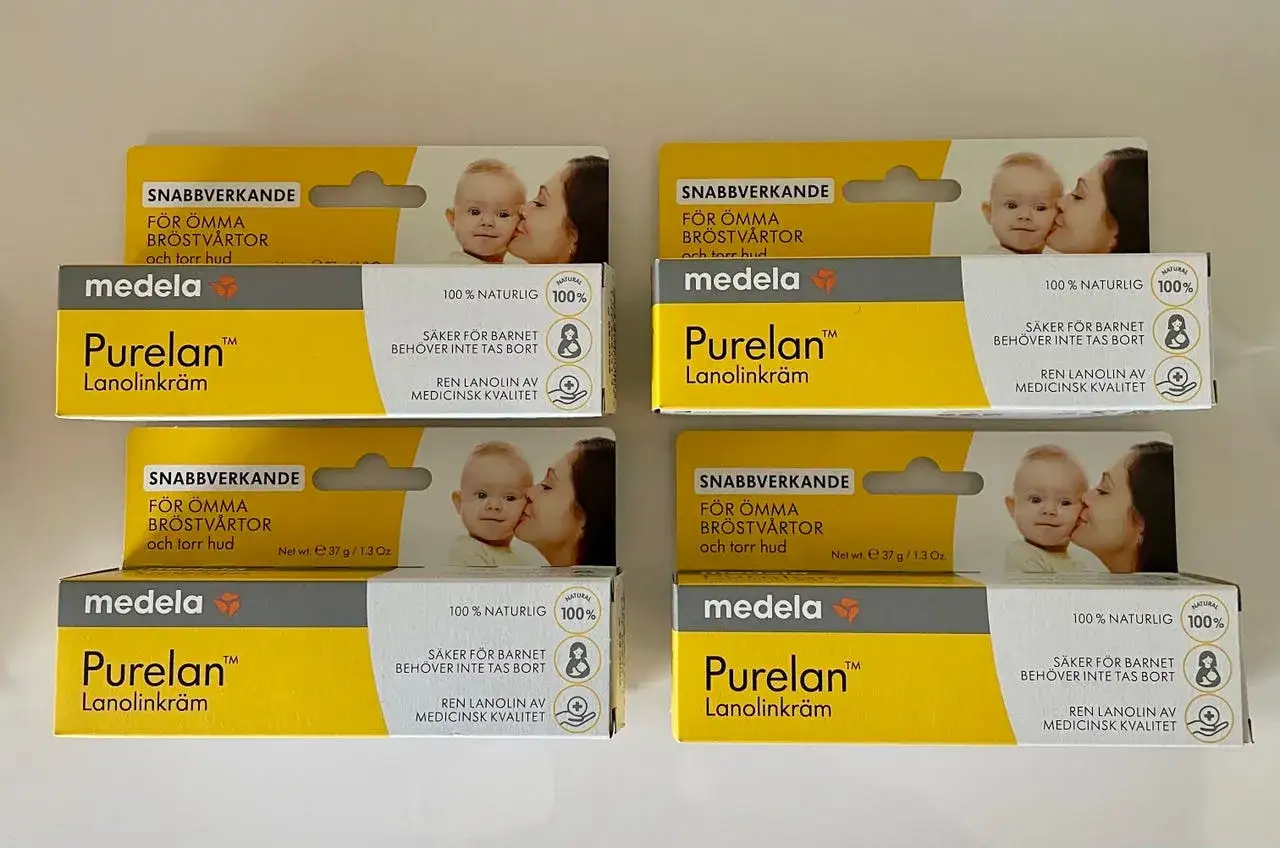 Fyra f&ouml;rpackningar med Medela Purelan lanolinkr&auml;m, f&ouml;r &ouml;mma br&ouml;stv&aring;rtor och torr hud.