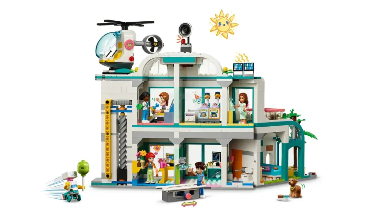 Lego Friends sjukhus med helikopter, robot och glada figurer redo att hjälpa.